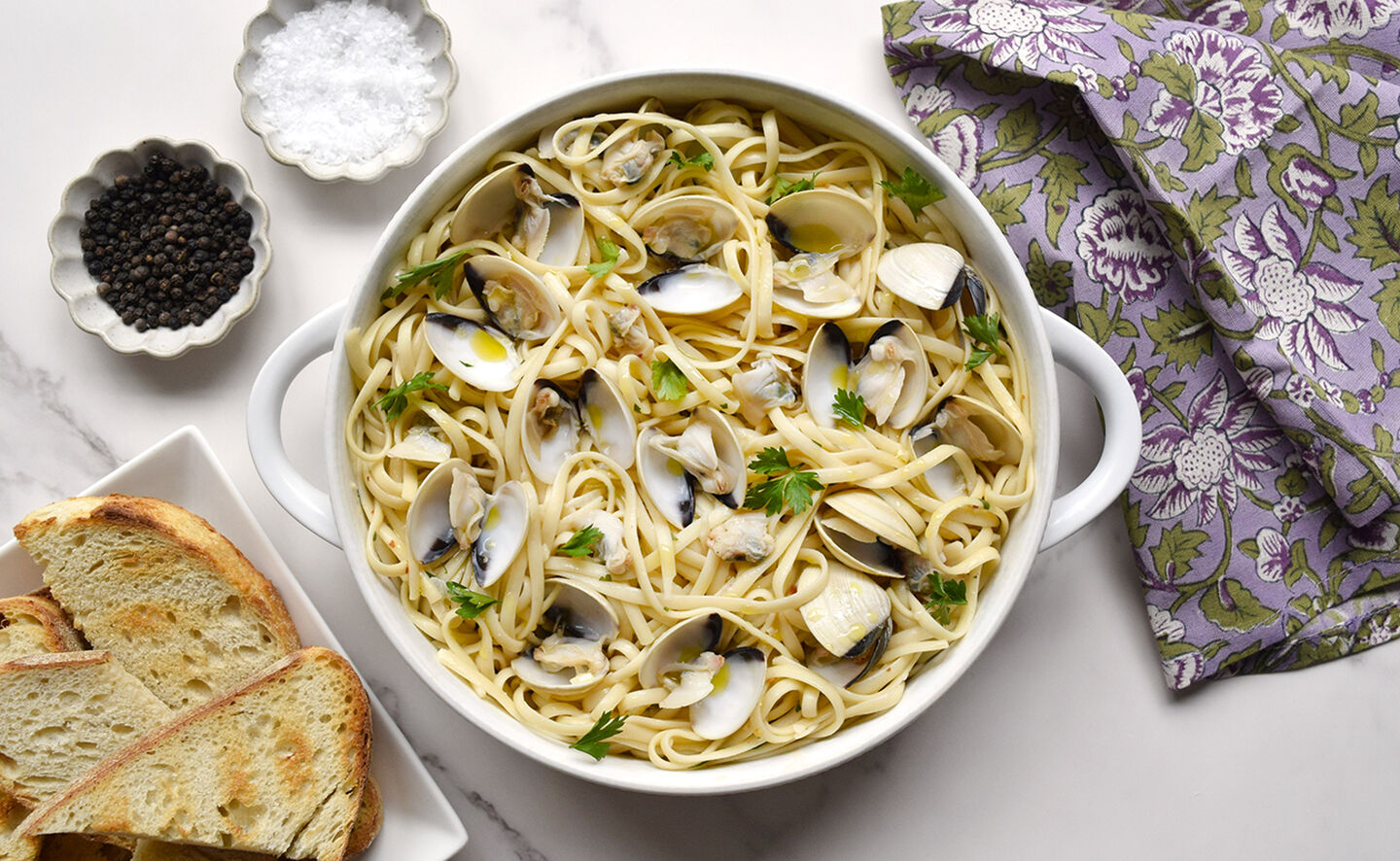 Linguine alle Vongole: Linguine with Littleneck Clams
