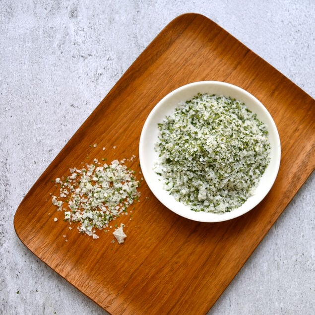 Maldon Garlic Sea Salt image number 1