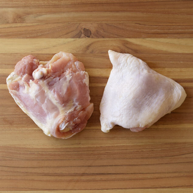 Green Circle Chicken, Bone-In and Skin-On Thighs image number 1